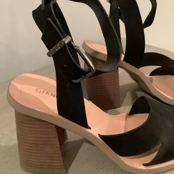 Gianni Bini ankle strap sandal with wooden heel - Picture 9 of 16